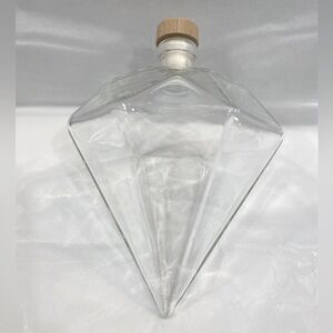 NWOT DIAMOND SHAPED FLASK WITH A STOPPER